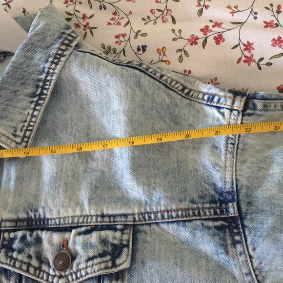 H&M TREND Oversized Snowflake Wash Denim Jacket - Picture 14 of 16